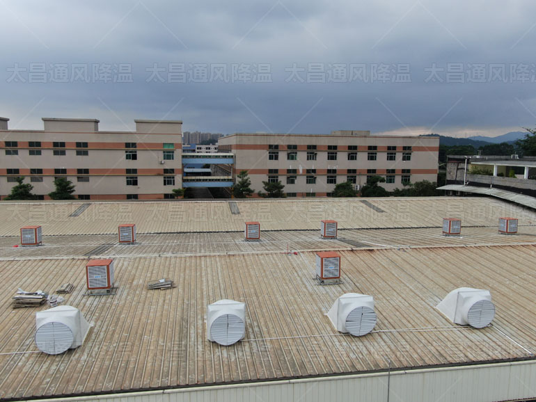 夏季炎熱，大型廠房通風(fēng)降溫設(shè)備怎么選擇呢？