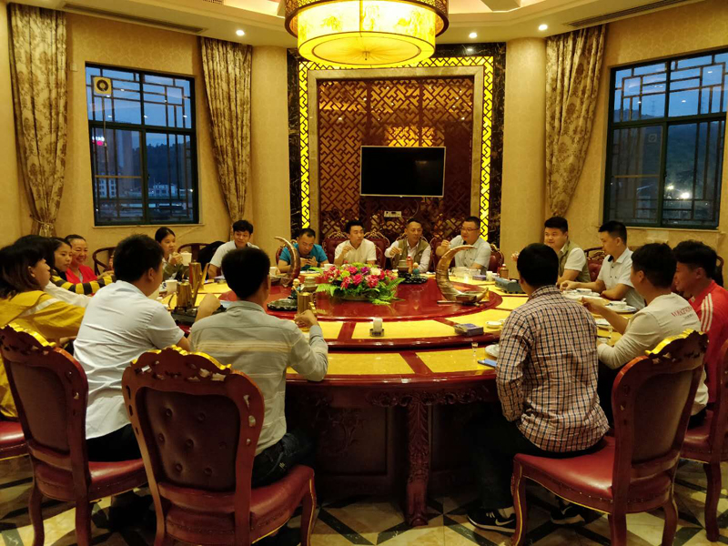 齊心協(xié)力，為公司的未來(lái)再創(chuàng)輝煌！